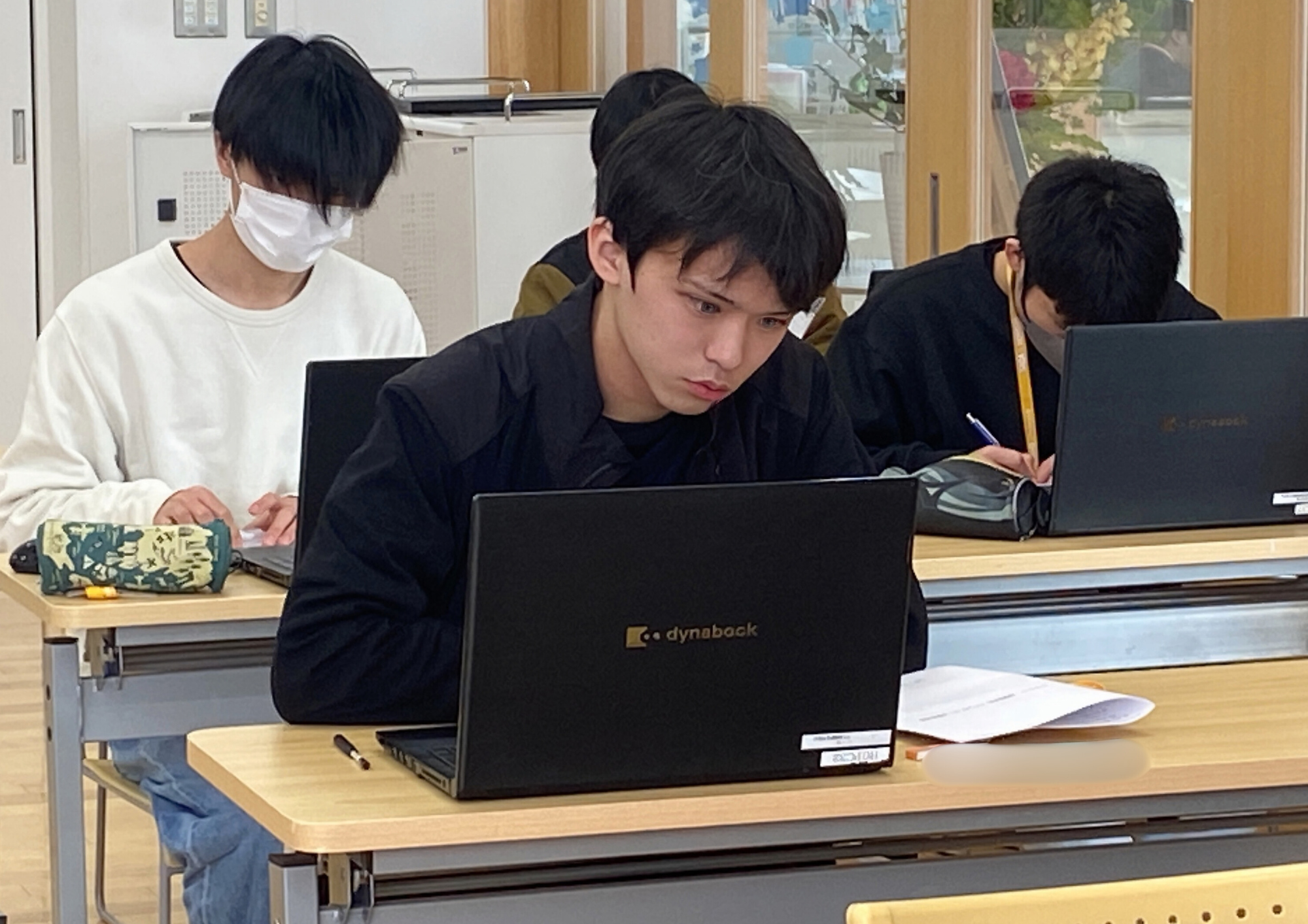 サンプル画像の3枚目です。選択して置き換えてください。
